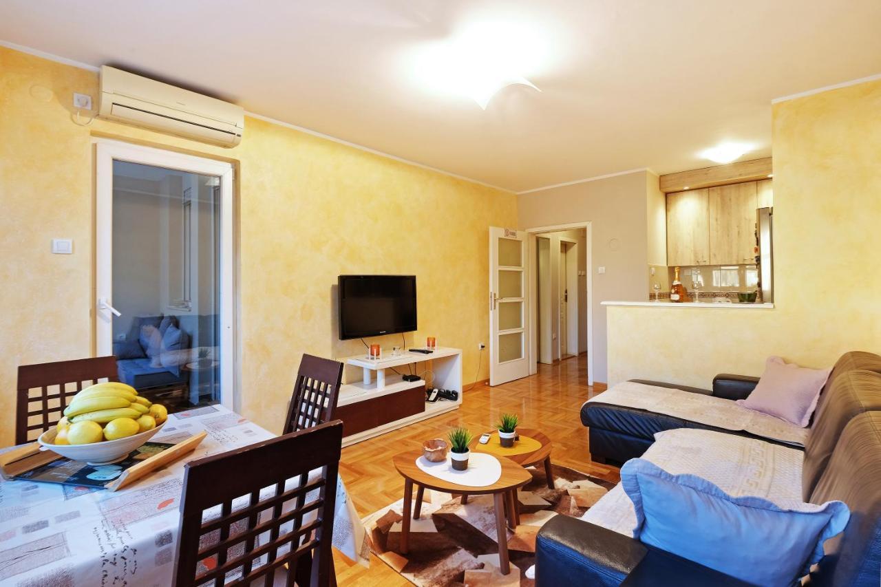 Sky City View Apartment & Big Terrace Belgrado Exterior foto
